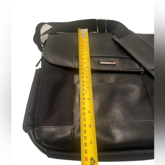 🍎MANCINI Colombian Messenger Bag 🌿 - Picture 10 of 12